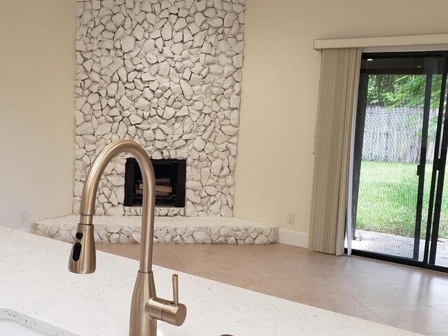 Building Photo - 541 NE 47th St