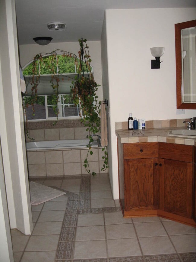 Building Photo - Gorgeous Four Bedroom Clairemont Mesa Home!
