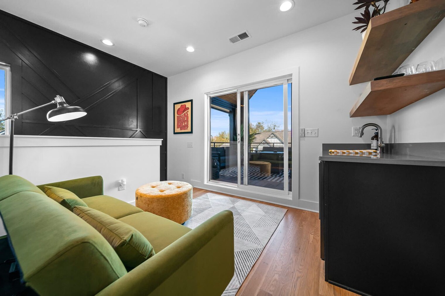 Building Photo - 1102C Buchanan St