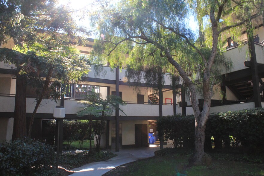 Building Photo - 7765 W 91st St