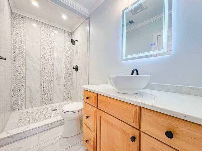 Building Photo - FIRST MONTH RENT FREE! Downtown Living! 2 Bedroom 2 Bath Apartment (No Pets)