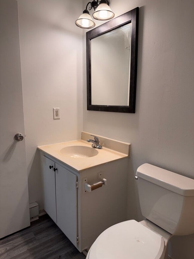 Building Photo - 963