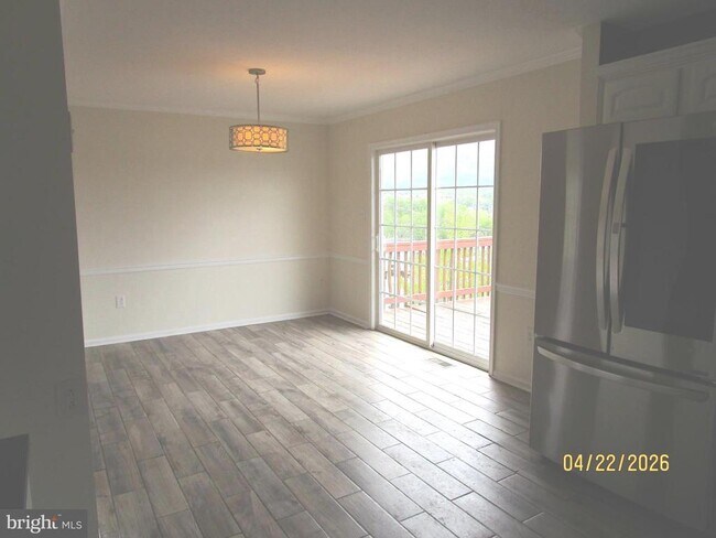 Building Photo - 540 Thompson St