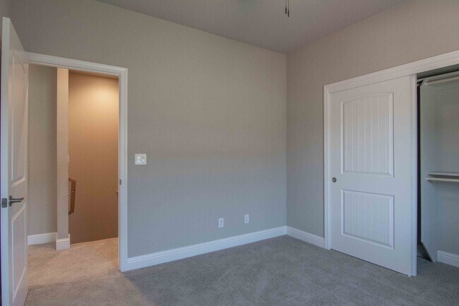 Building Photo - MOVE IN SPECIAL!!! $500 OFF FIRST MONTH'S ...