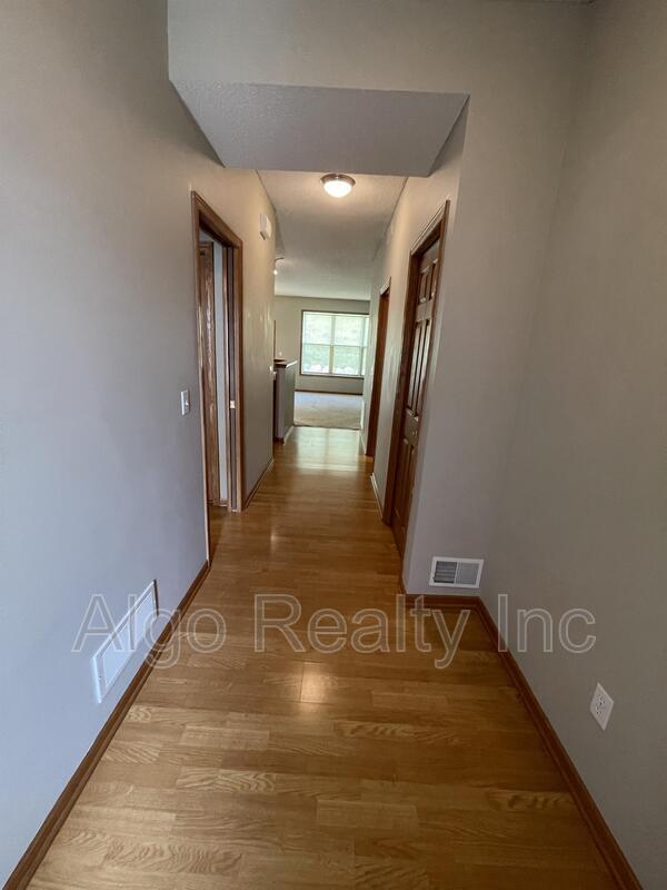 Building Photo - 1694 Oakbrooke Ct