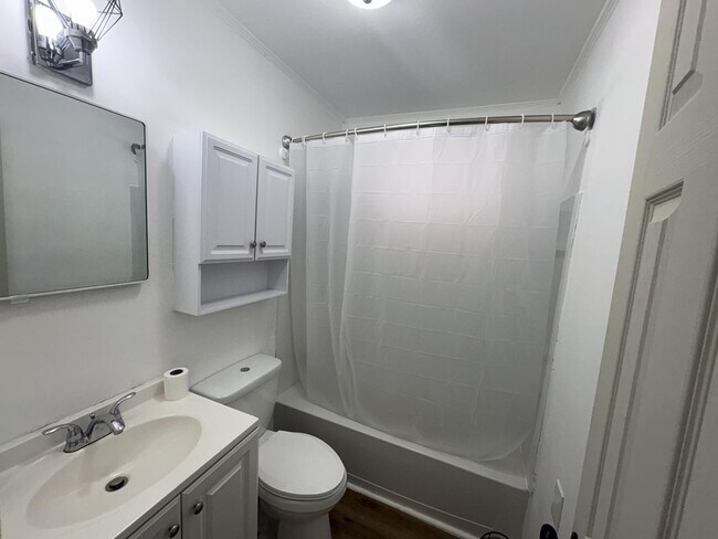 Building Photo - 131 Cole Dr