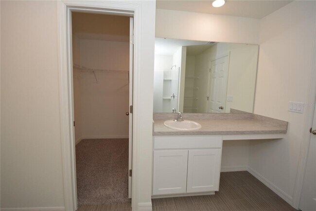 Building Photo - 11 Roxland Ln