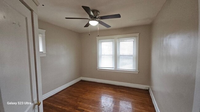 Building Photo - Charming 3-Bedroom Property in Prime Location