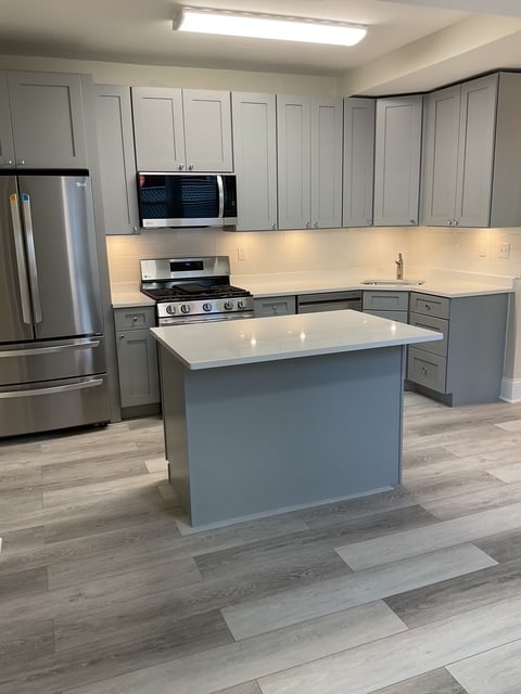 Kitchen - 2858 W Shakespeare Ave