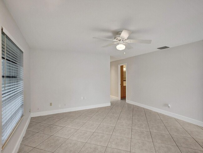 Building Photo - 3747 E Valley Green Dr