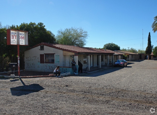 Building Photo - Howdy Manor Apartments