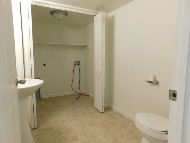 Building Photo - 654 Trinity Way