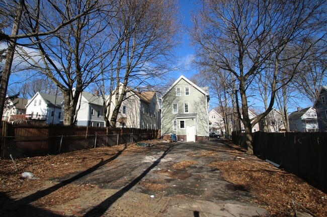 Building Photo - 168 Chatham St