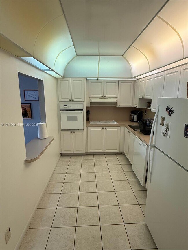 Building Photo - 19390 Collins Ave