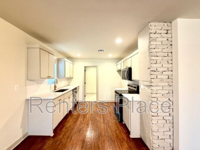 Building Photo - 1425 N Denver Ave