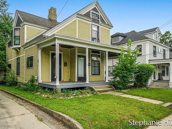 Building Photo - 832 Wealthy St SE