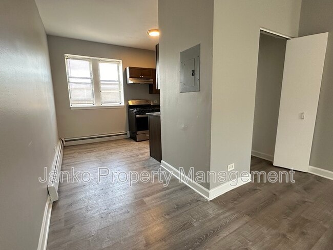 Building Photo - 5657 W Washington Blvd