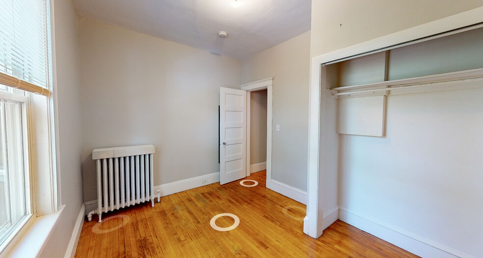 Building Photo - 8A Forest St