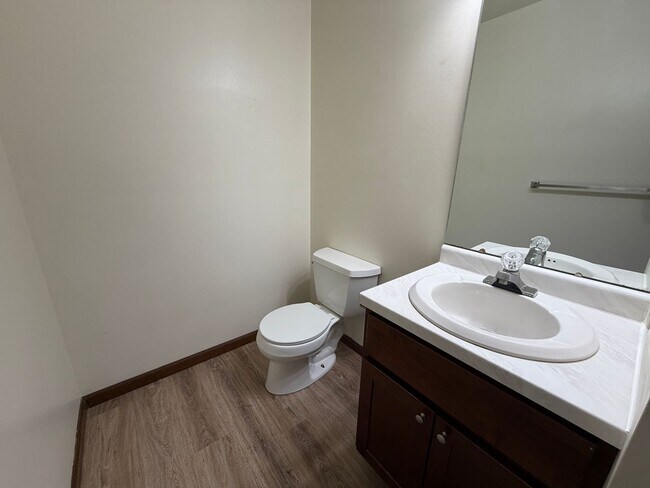 Building Photo - 517-E S Silverwood Lane