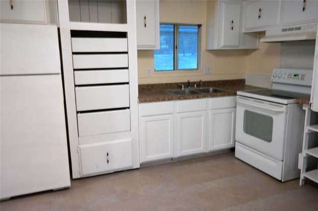 Building Photo - 9861 Rebecca Ln