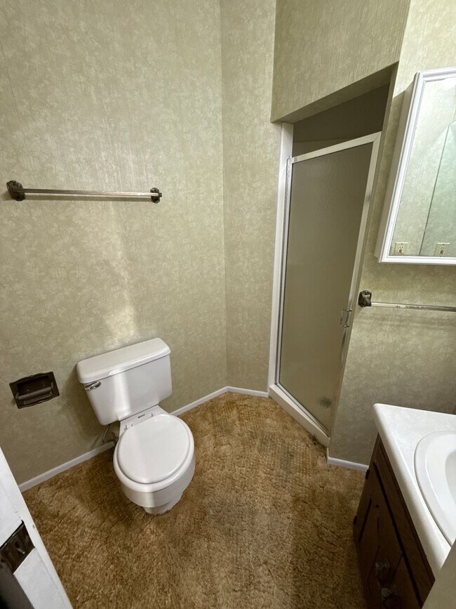 Building Photo - BM- 406