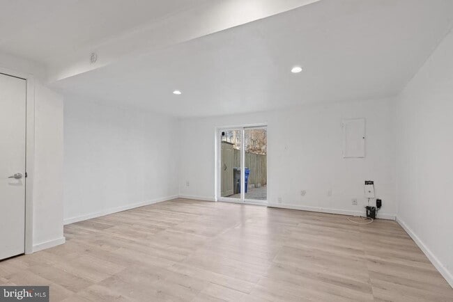 Building Photo - 6234 Ducketts Ln