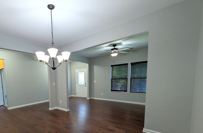 Building Photo - Stunning 2 Story Home Located in The Settlements at Withrow Downs Community!