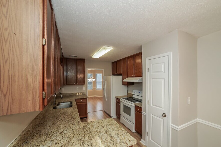 Building Photo - 1338 Colonial Trce NW