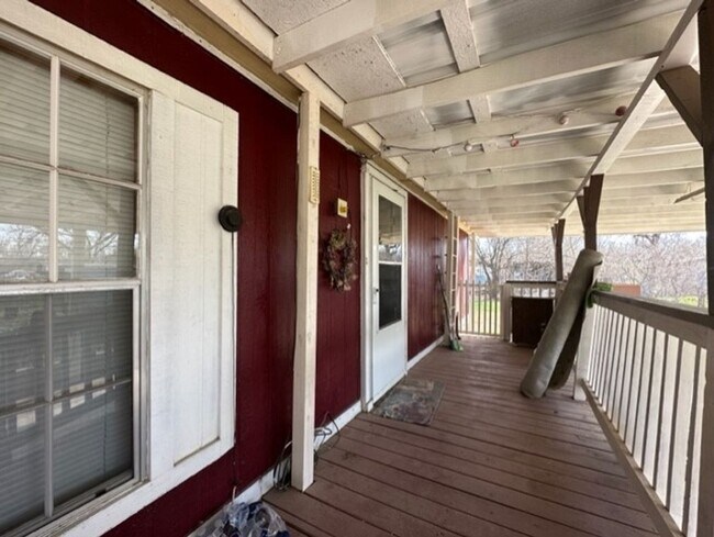 Building Photo - Nice 3 bedroom 2 Bath