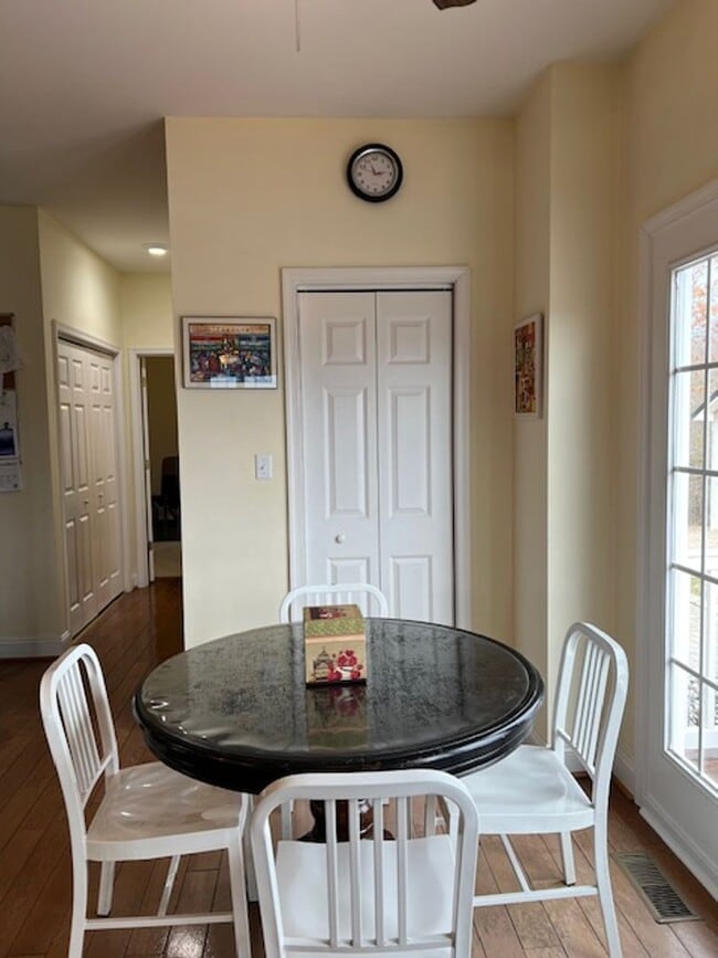 Building Photo - Single Family Home with Breathtaking Views