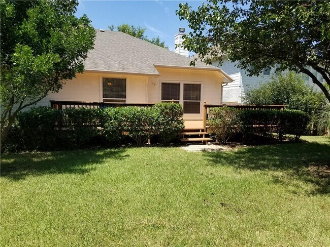 Building Photo - 15818 Hamden Cir