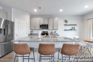 Building Photo - 610 Pleasanton Way