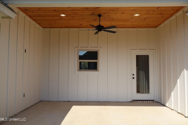 Building Photo - 113 Southern Oak Wy