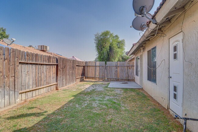 Building Photo - 4418 White Ln