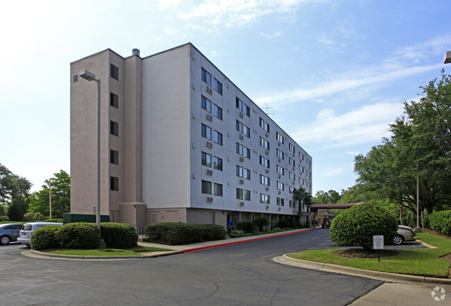 Building Photo - Lake Ella Manor