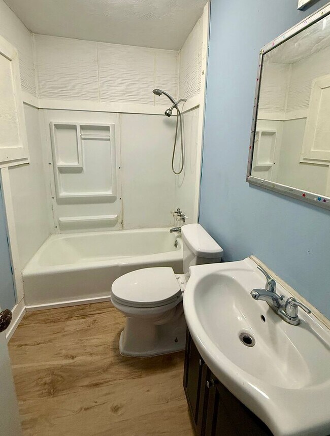 Building Photo - Single Family Home