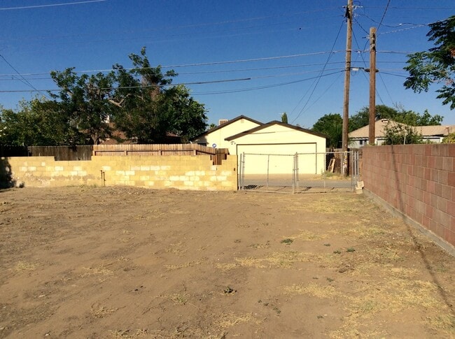 Building Photo - 2516 Ashby St