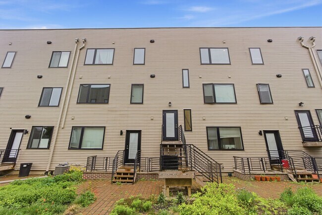 Building Photo - 2011 N Reese St