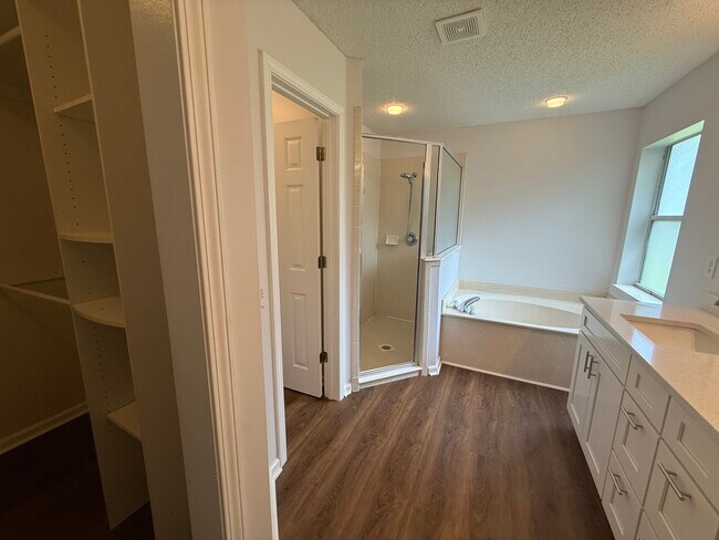 Building Photo - 5458 Hidden Gardens Dr