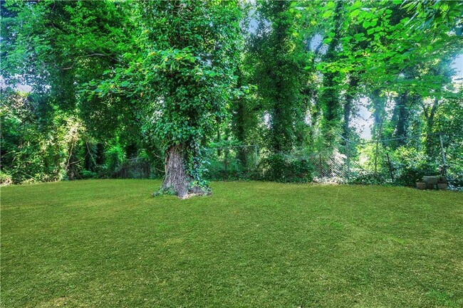 Building Photo - 2466 Old Hapeville Rd SW