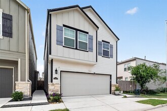 Building Photo - 14839 Slow River Ave