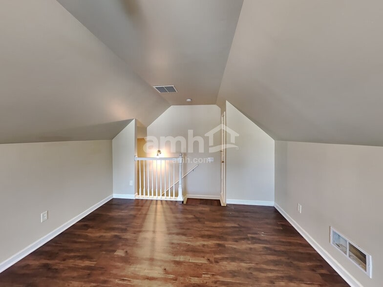 Building Photo - 3369 Woodtree Ln