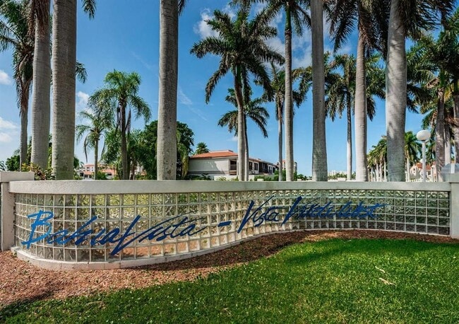 Building Photo - 5901 Bahia Del Mar Cir N