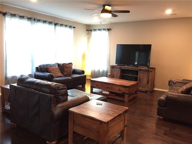 Building Photo - 1636 Bovina Dr