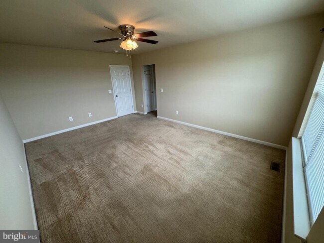 Building Photo - 105 Domino Ct