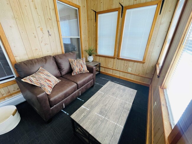 Building Photo - 17 Arch St