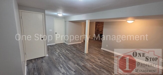 Building Photo - Charming 3 Bedroom, 2 Bathroom, 2 Car Garage Home in Parkville