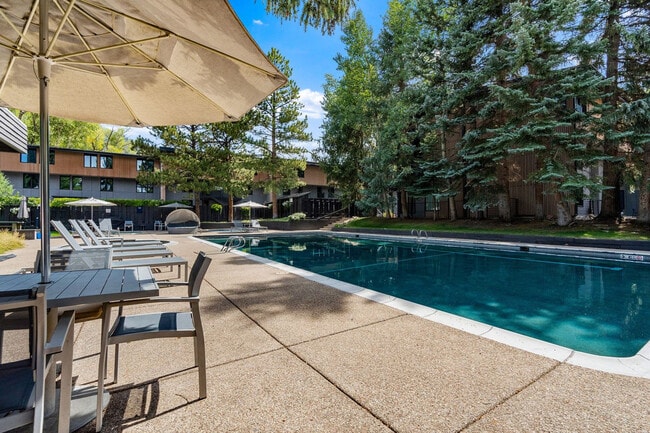 Building Photo - 1039 E Cooper Ave