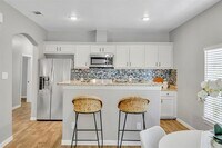 Building Photo - 925 S Brighton Ave