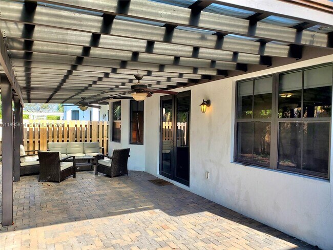 Building Photo - 9731 NW 10 Terrace